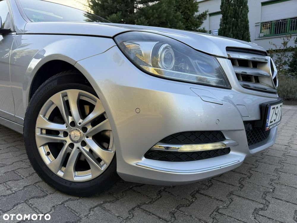 Mercedes-Benz Klasa C 250 CDI DPF 4Matic 7G-TRONIC BlueEFFICIENCY Avantgarde - 27