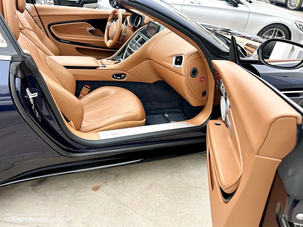 Aston Martin DB11 Coupé V8 Auto - 24
