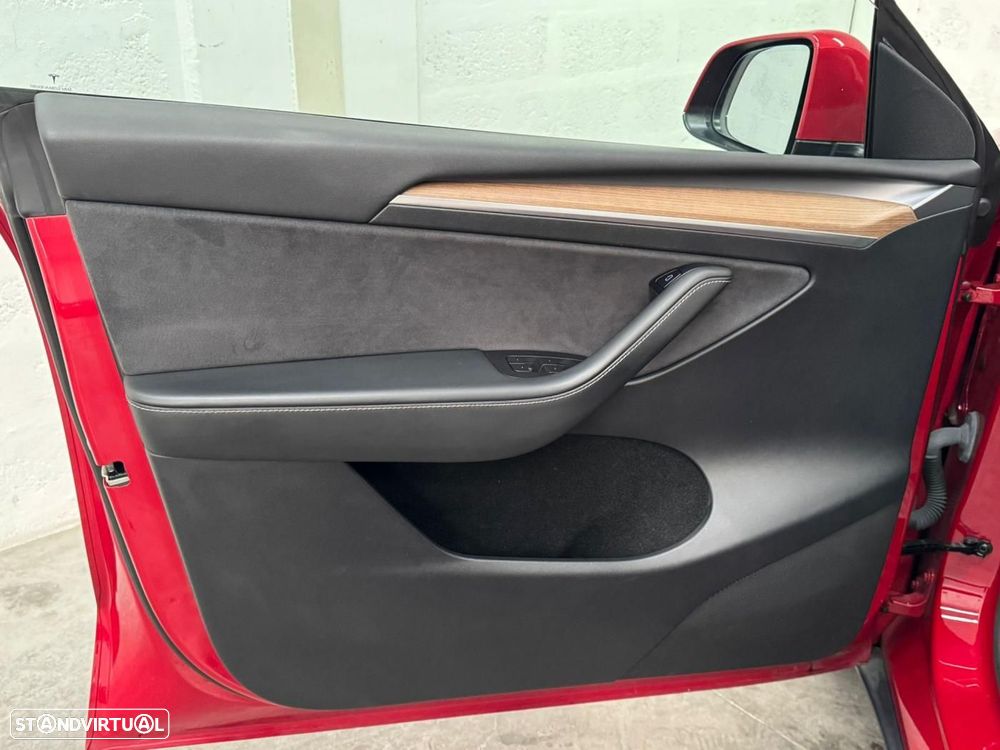 Tesla Model Y Long Range Tração Integral - 34
