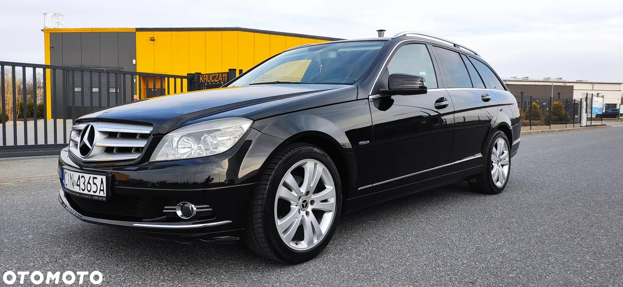Mercedes-Benz Klasa C 180 T CGI Automatik BlueEFFICIENCY Avantgarde - 4