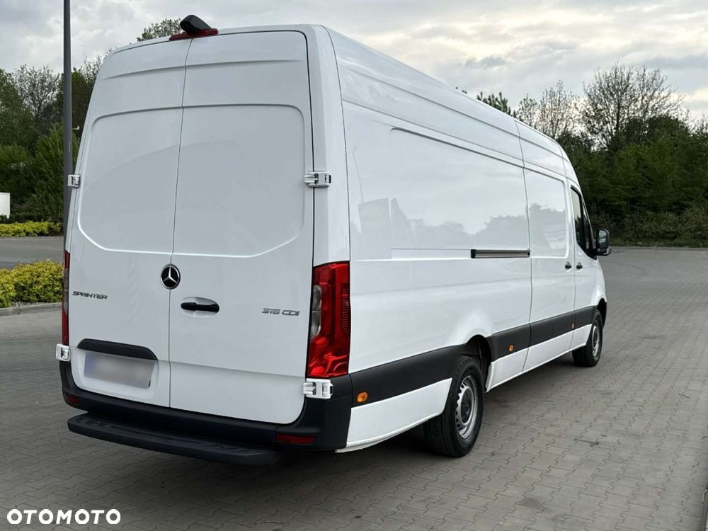 Mercedes-Benz Sprinter - 4
