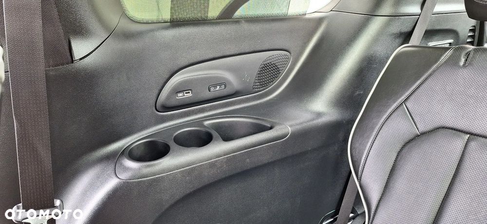 Chrysler Pacifica - 10