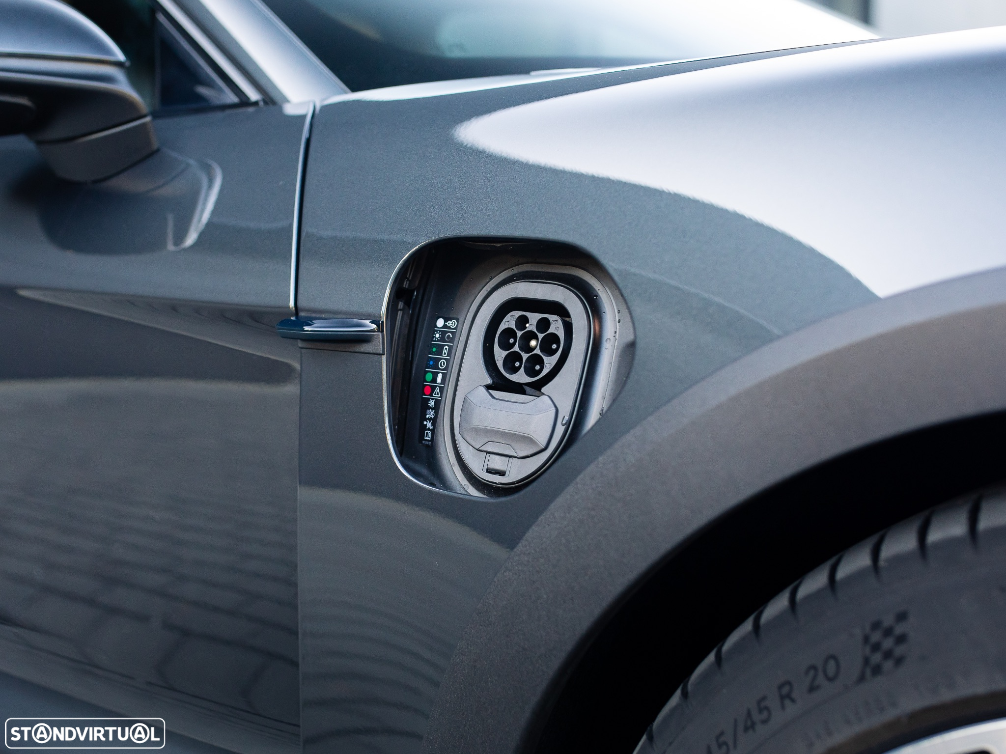 Porsche Taycan Cross Turismo 4S - 11