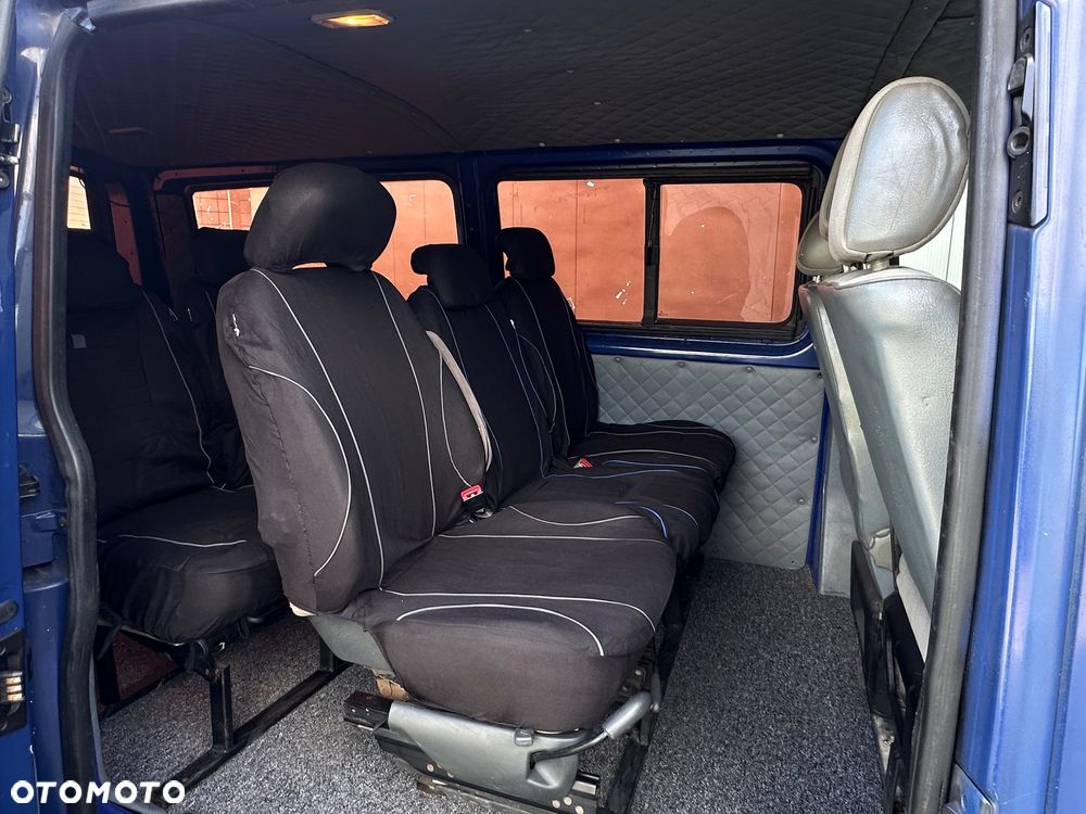Volkswagen Caravelle - 4