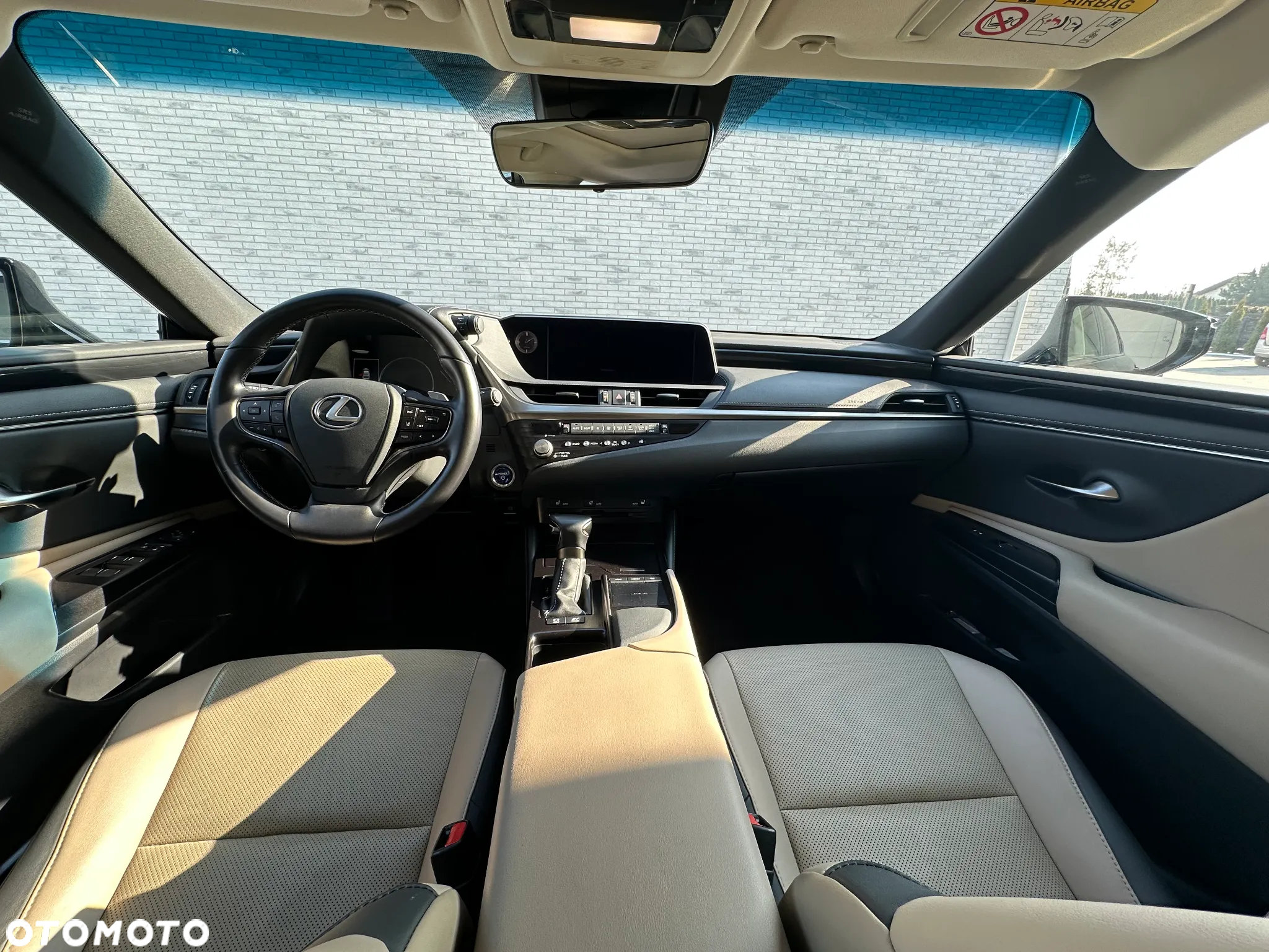Lexus ES 300h Business Edition + - 9