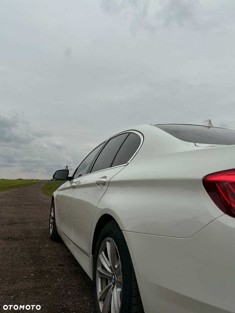 BMW Seria 5 520d xDrive - 16