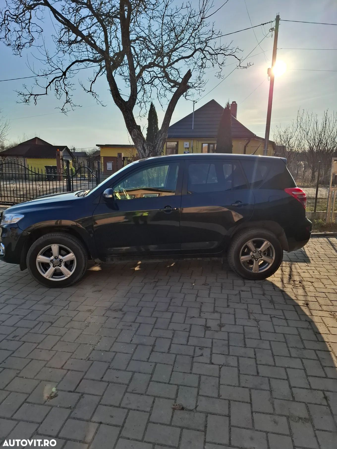 Toyota RAV4 2.2 D-4D AWD Comfort - 1