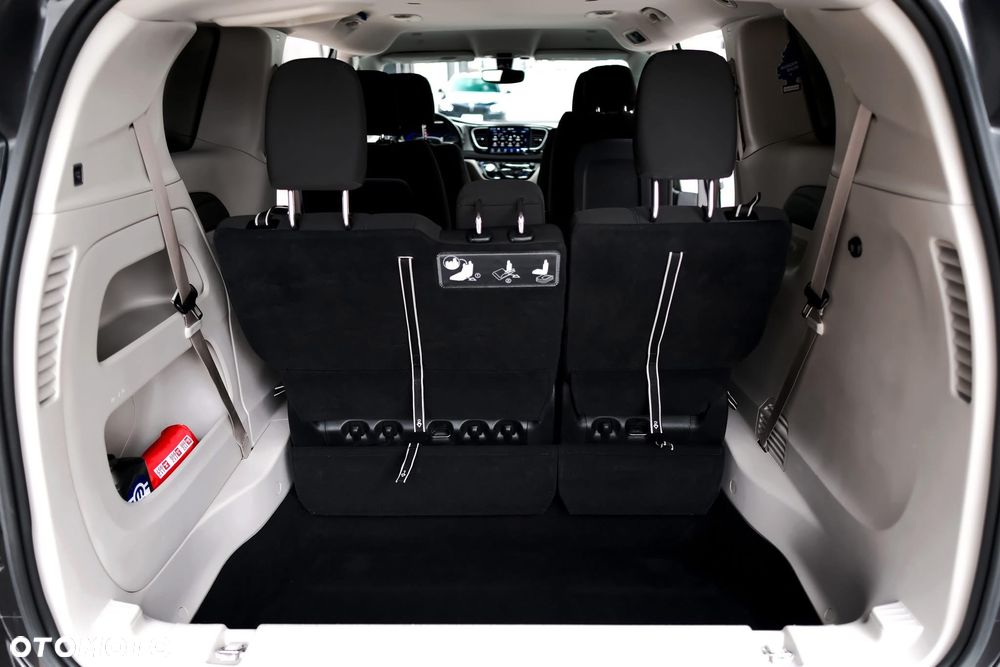 Chrysler Pacifica - 23