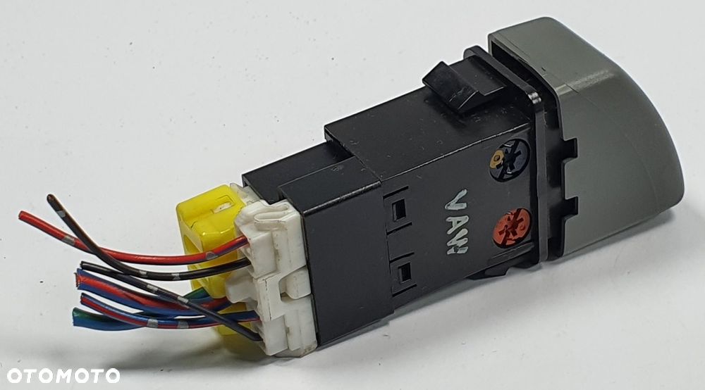 PRZYCISK PODGRZEWANIA SZYBY TYŁ NISSAN MICRA K11 - 2