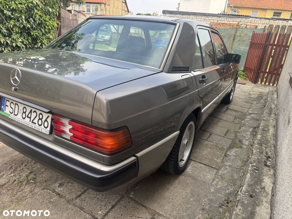 Mercedes-Benz W201 (190) - 4