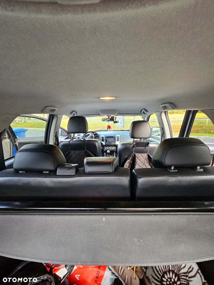 Mitsubishi Outlander 2.0 Intense + NAVI 2WD EU5 - 17