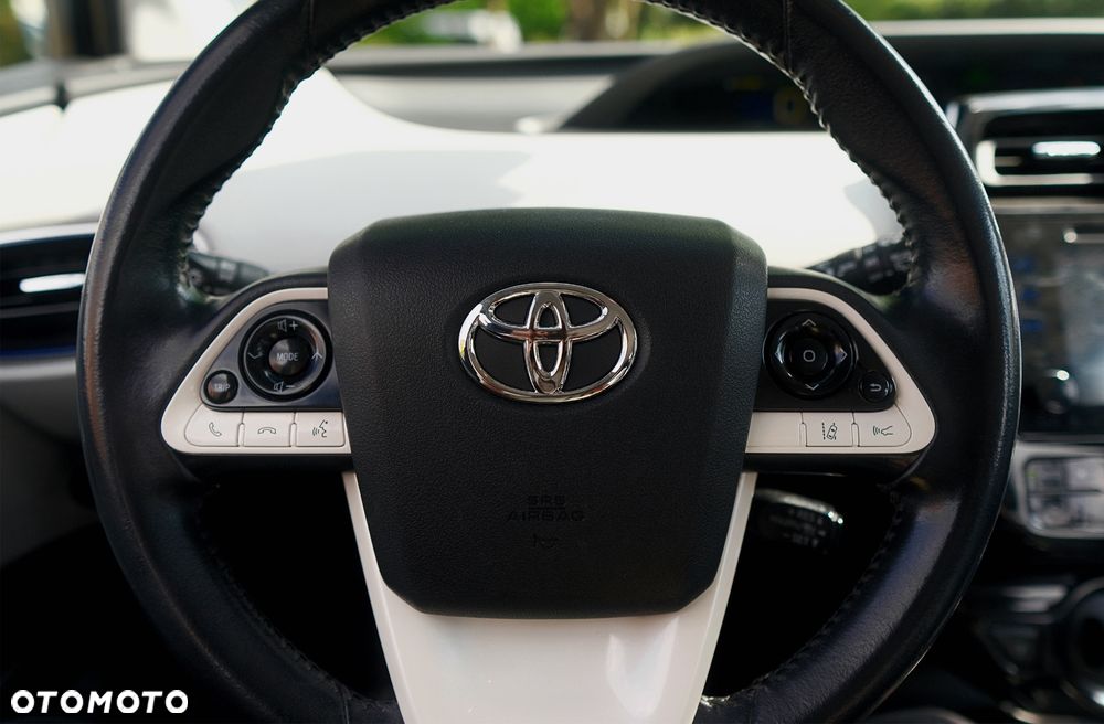 Toyota Prius (Hybrid) Executive - 18