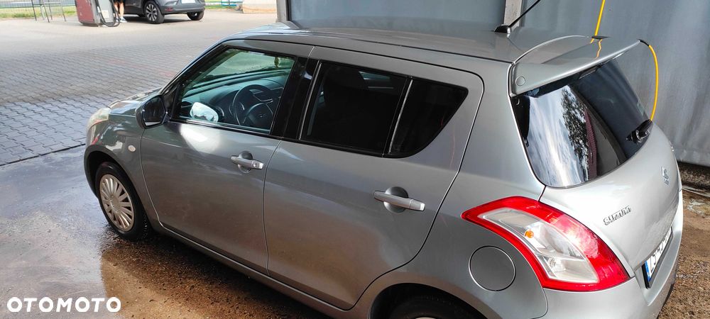 Suzuki Swift - 4