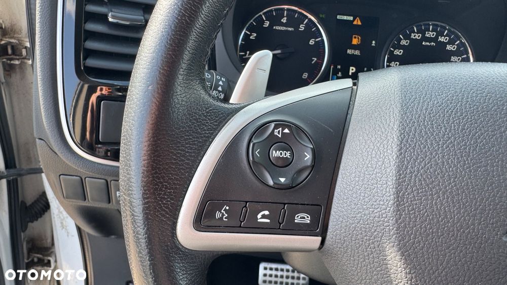 Mitsubishi Outlander 2.0 4WD Invite - 33