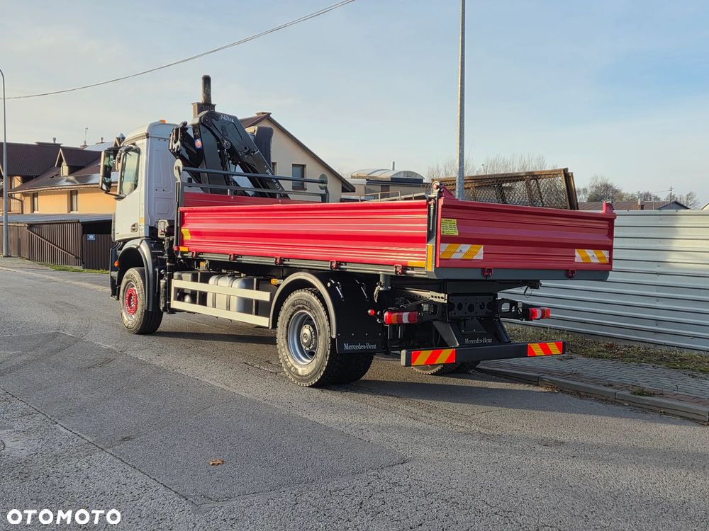 Mercedes-Benz AROCS 1824 // HDS HMF 1420-K2 // PILOT FUNKCJE 5 i 6 // NOWY KIPER WYWROTKA // ZAWIESZENIE BUDOWLANE WYSOKIE // PRZED PIERWSZĄ REJ W PL - 28