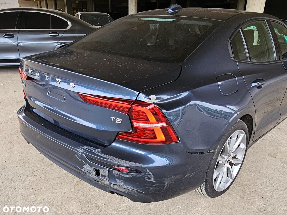 Volvo S60 T5 AWD R-Design - 4