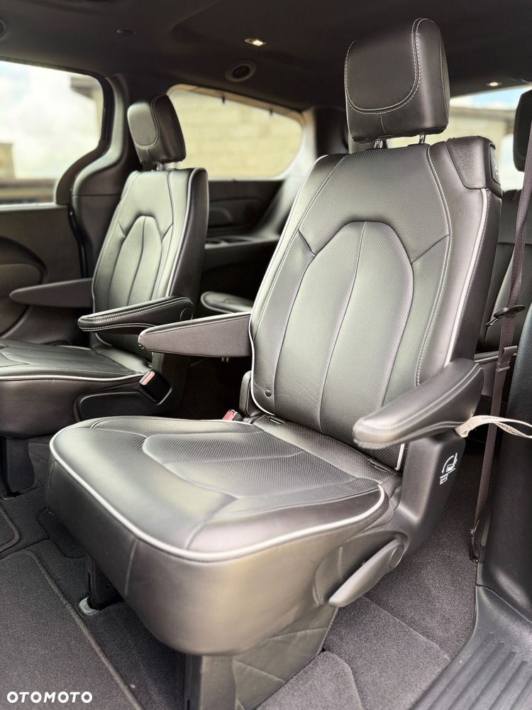 Chrysler Pacifica - 28