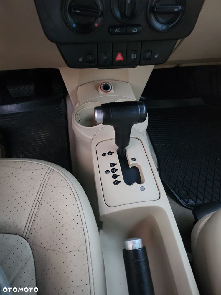 Volkswagen New Beetle 2.0 - 8