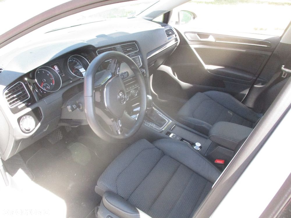 Volkswagen Golf - 11