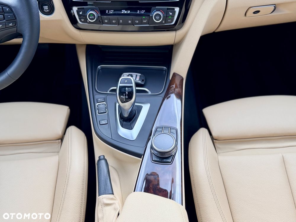 BMW Seria 3 330i Luxury Line - 32