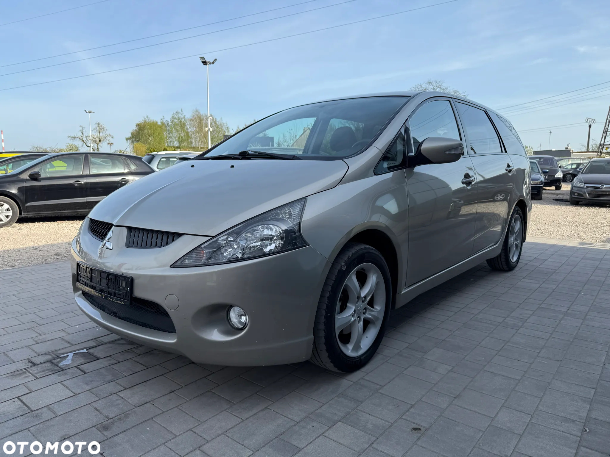 Mitsubishi Grandis 2.4 Intense - 13