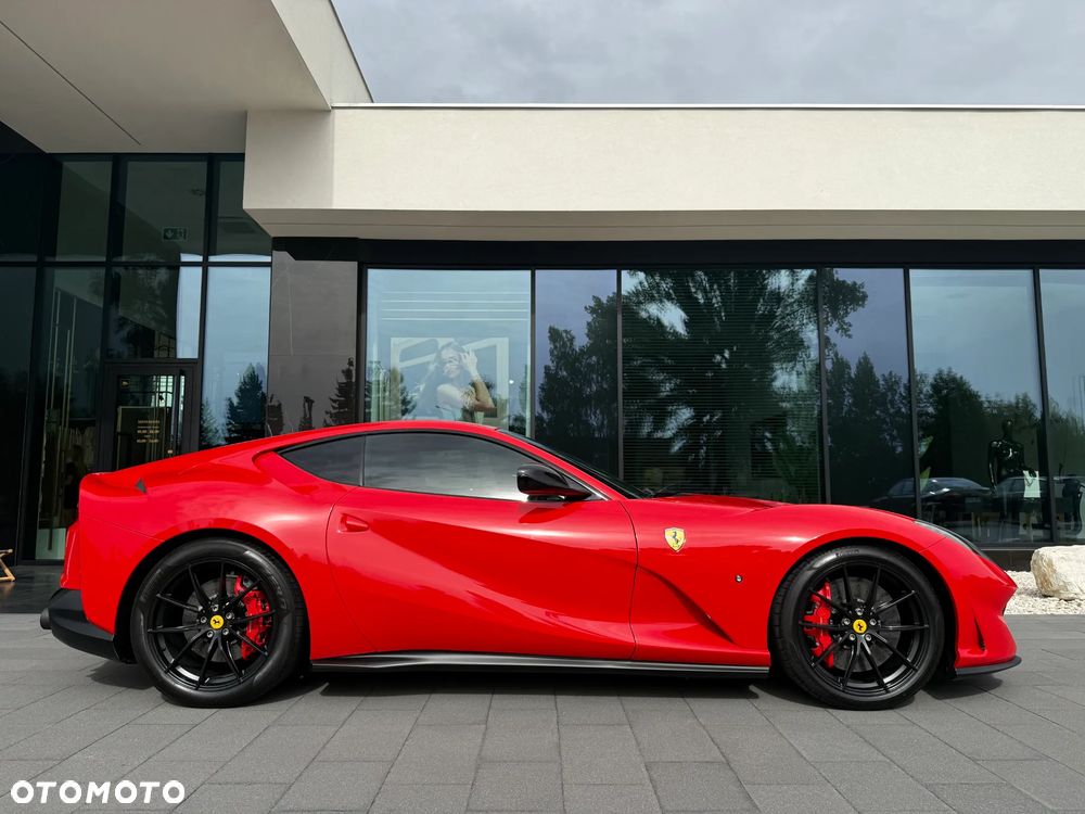 Ferrari 812 Superfast - 25