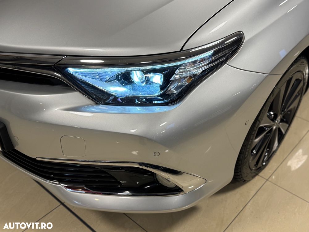 Toyota Auris 1.8 L VVT-i Sol + - 32