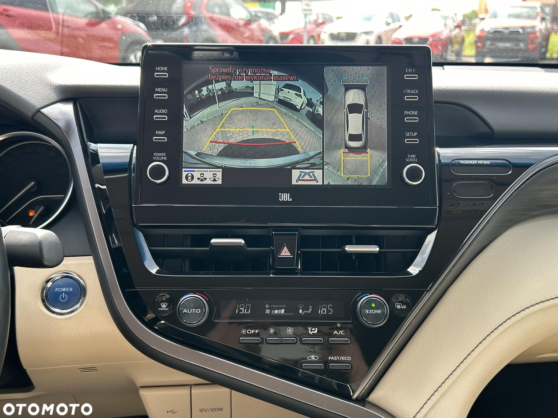 Toyota Camry - 22