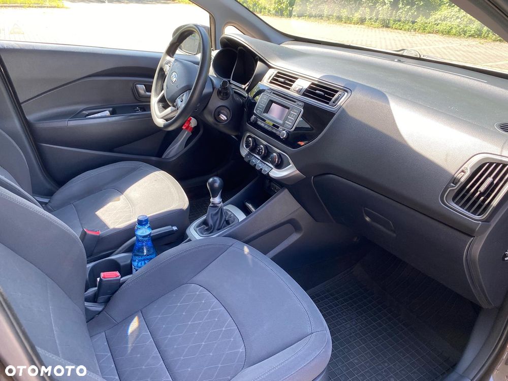 Kia Rio 1.2 L - 10