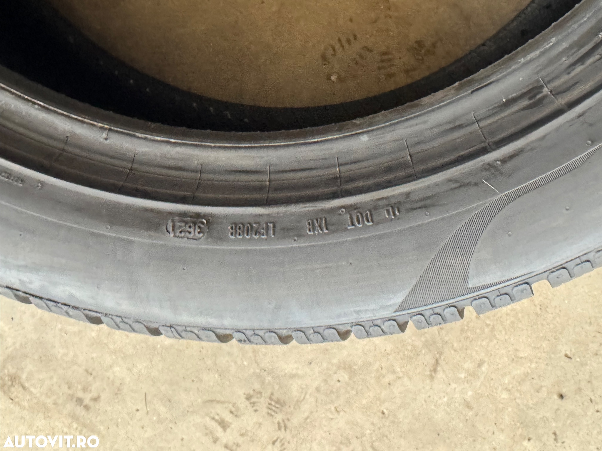 Vând 4 anvelope 235/50/19 Pirelli de iarnă ca noi - 9
