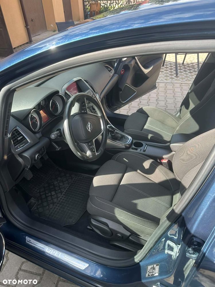 Opel Astra 1.4 T Cosmo - 11
