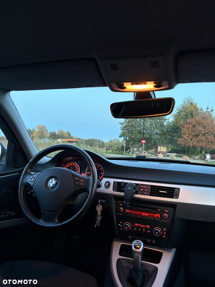 BMW Seria 3 318i - 7