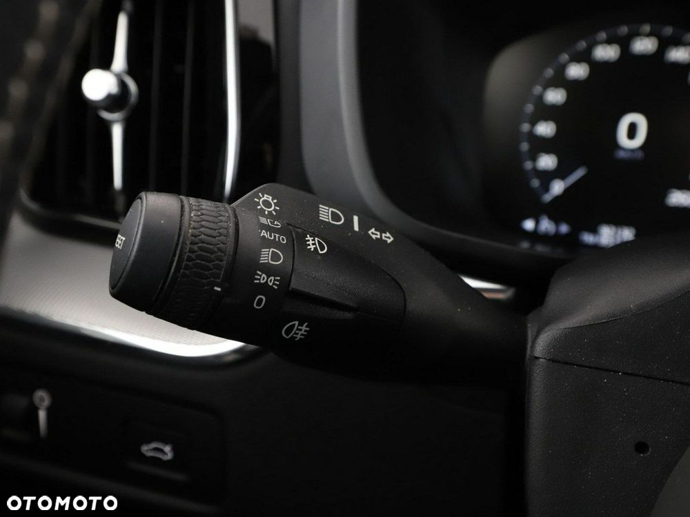 Volvo XC 60 T5 AWD Geartronic RDesign - 34