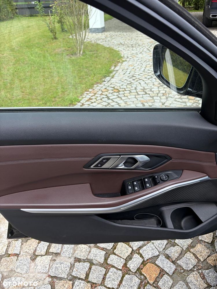 BMW Seria 3 318d - 19