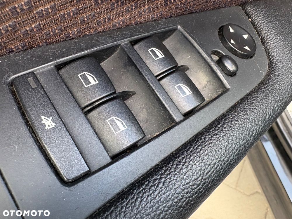 BMW Seria 3 318d DPF Edition Sport - 22
