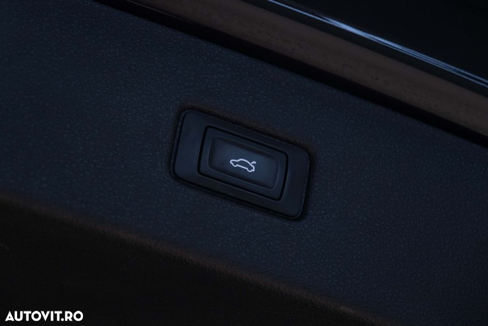 Audi Q7 ver-25t-awd-chequered-flag - 35