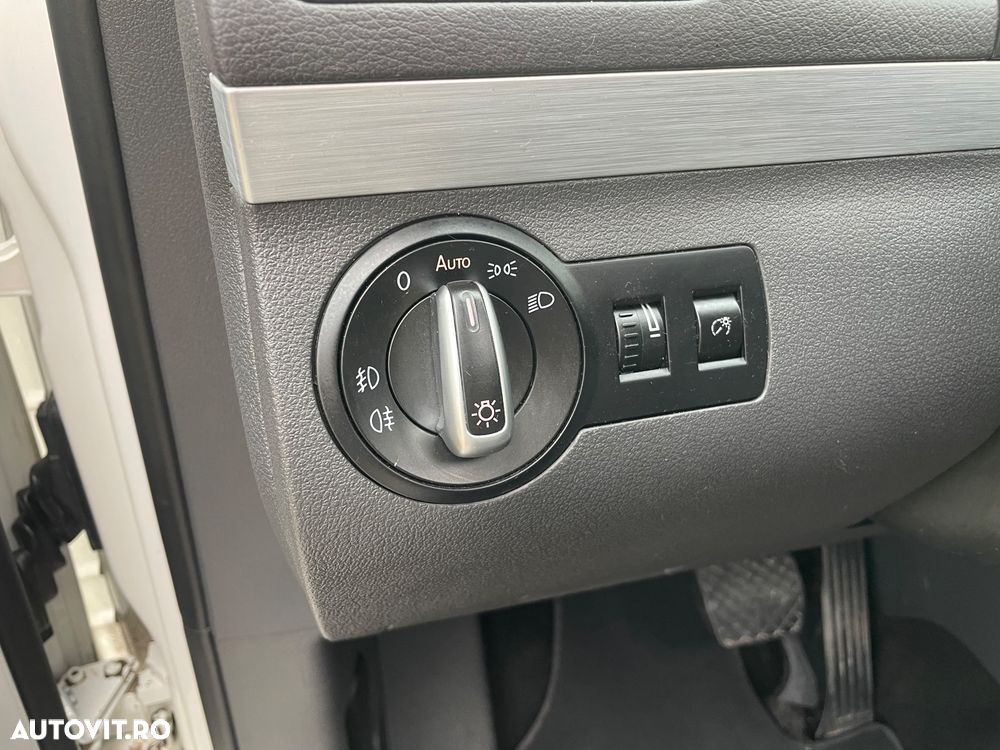 Volkswagen Touran - 24