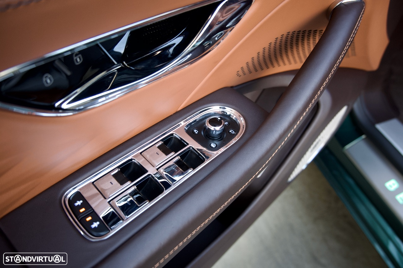 Bentley Flying Spur Hybrid - 19