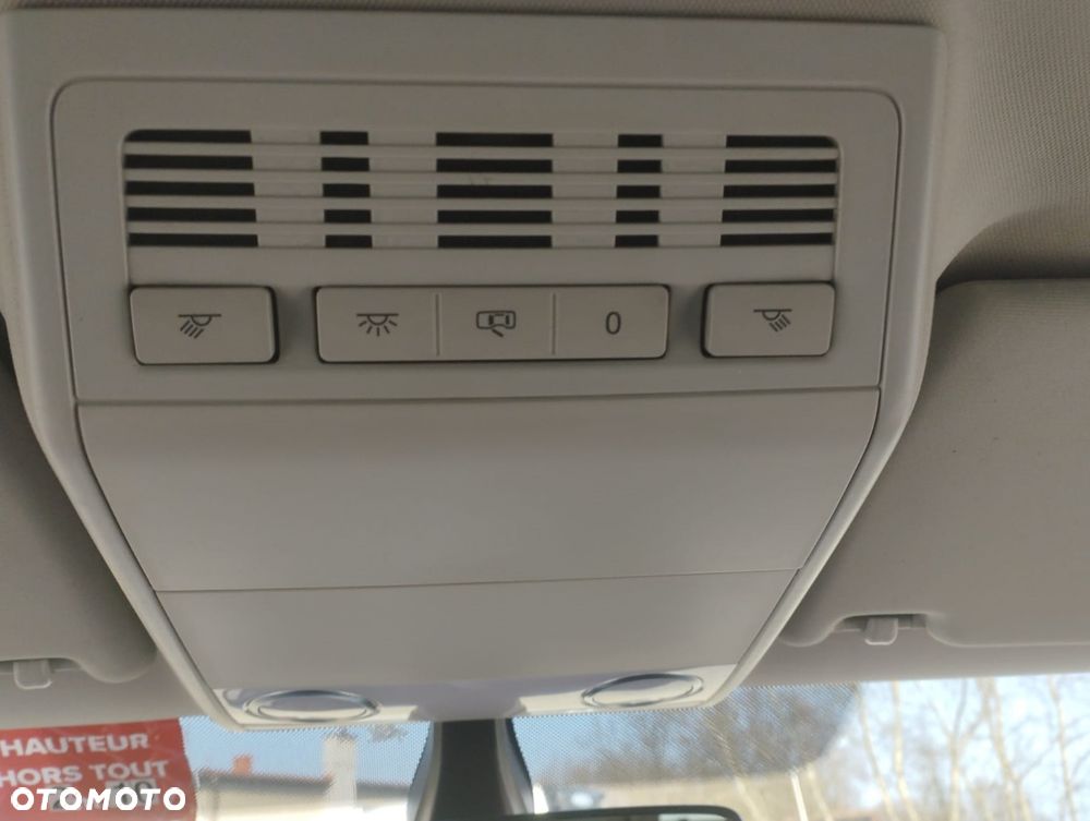 Volkswagen Caravelle - 14