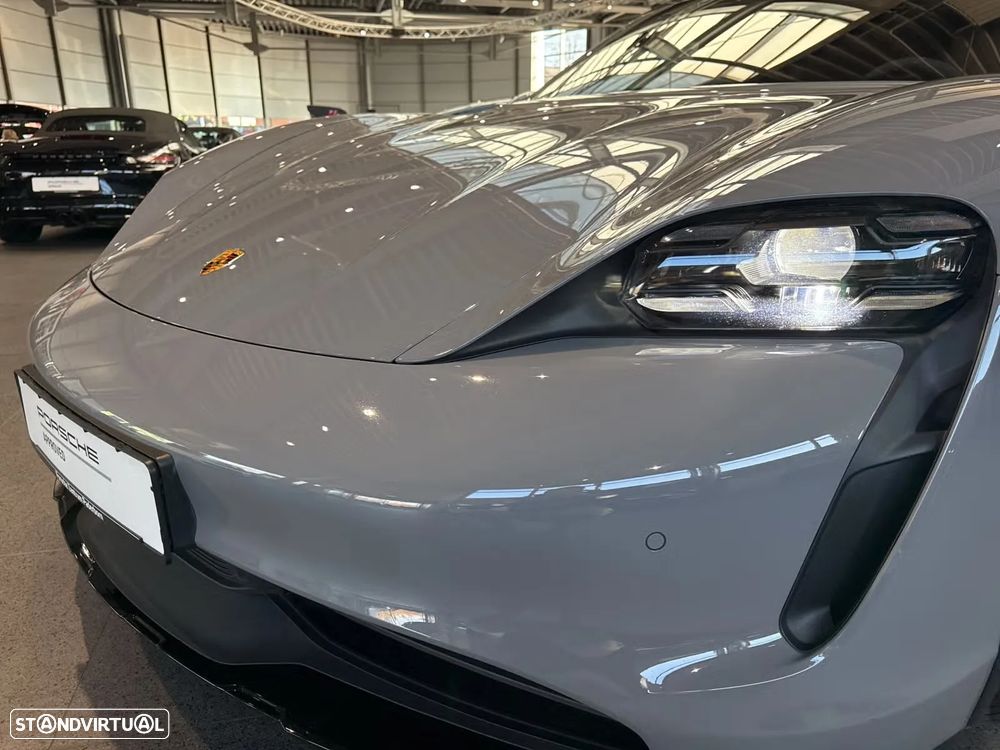 Porsche Taycan Cross Turismo 4S - 13