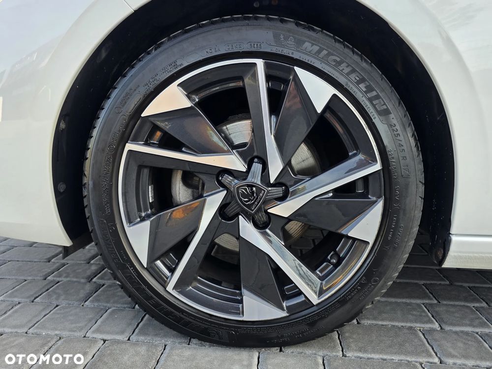 Peugeot 308 1.2 PureTech Allure Pack S&S EAT8 - 32