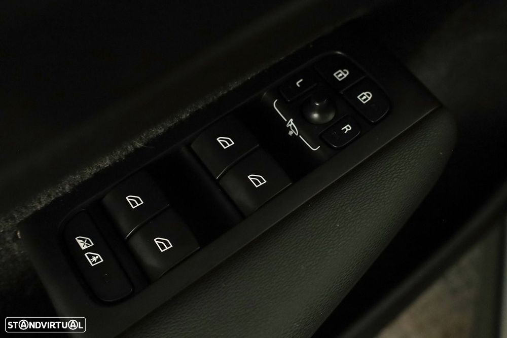 Volvo XC 40 1.5 T2 Plus Dark Auto - 19