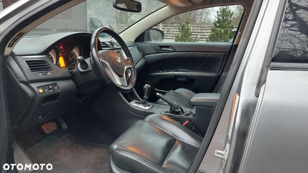 Suzuki Kizashi 2.4 4x4 CVT Sport - 6