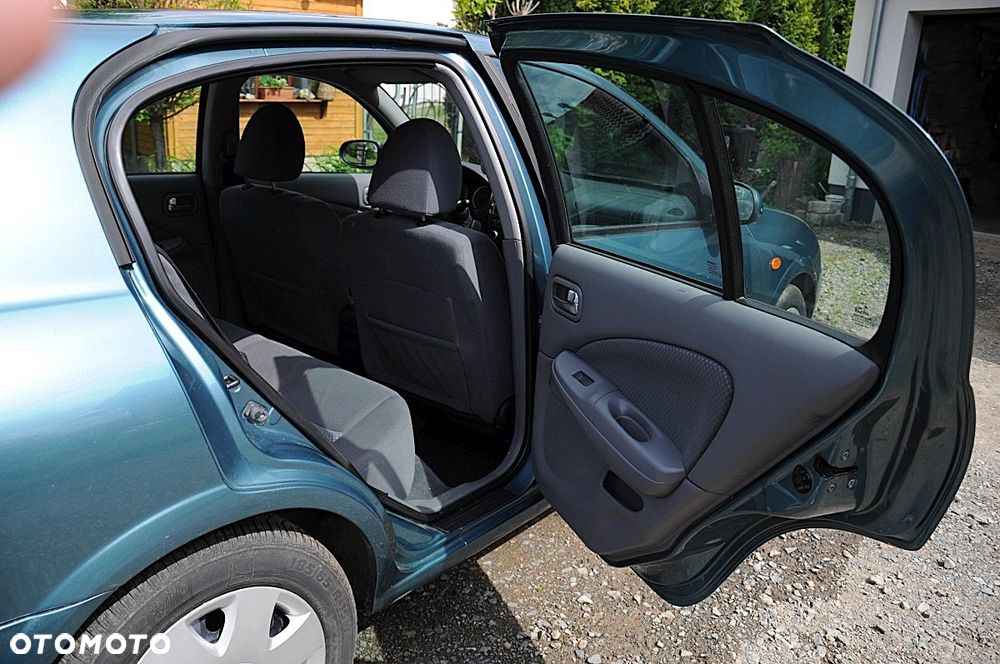 Nissan Almera 1.5 Visia + - 10