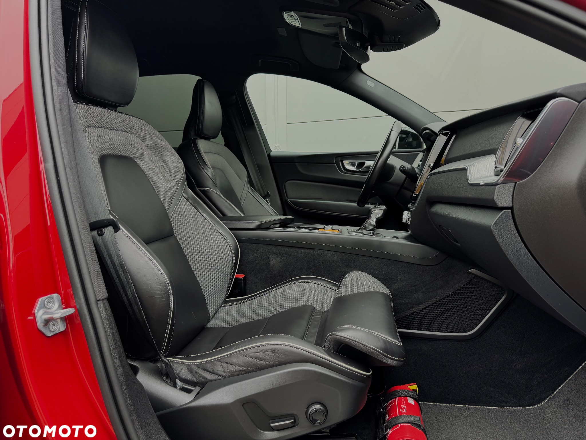 Volvo XC 60 D4 R-Design - 8