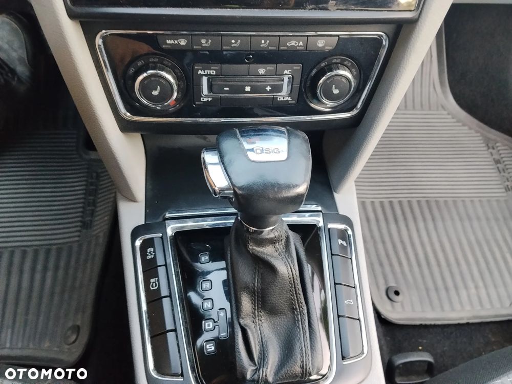 Skoda Superb 1.8 TSI Elegance DSG - 31