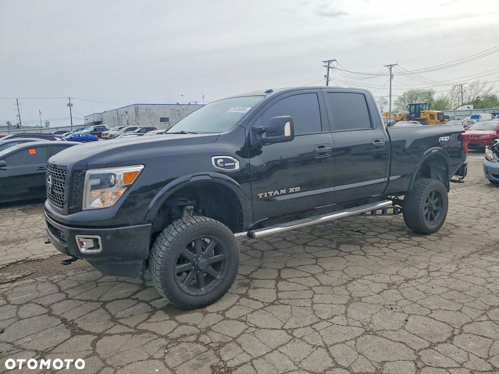 Nissan Titan - 2