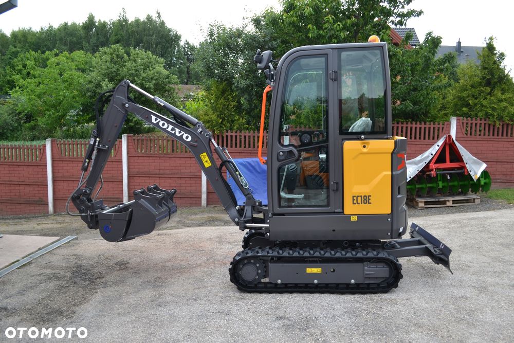 Volvo EXCAVATOR EC18E / rok 2025 / komplet 3 łyżek / skarpówka hydrauliczna / kupiona u dealera w Polsce / - 3