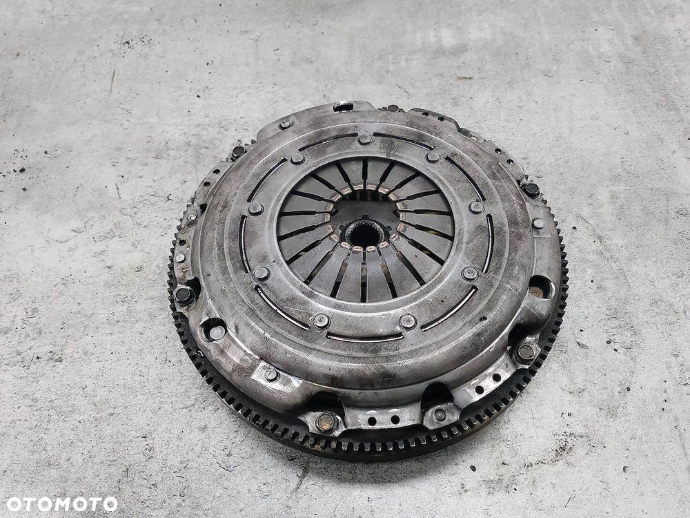KOŁO DWUMASOWE KOMPLETNE SKODA SUPERB II C375689 C377074 C203473 - 2