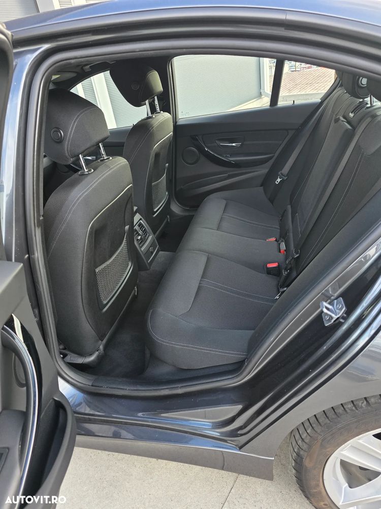 BMW Seria 3 320d Aut. - 15